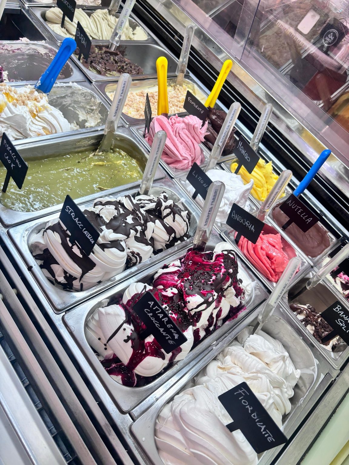 Vetrina di gelato artigianale