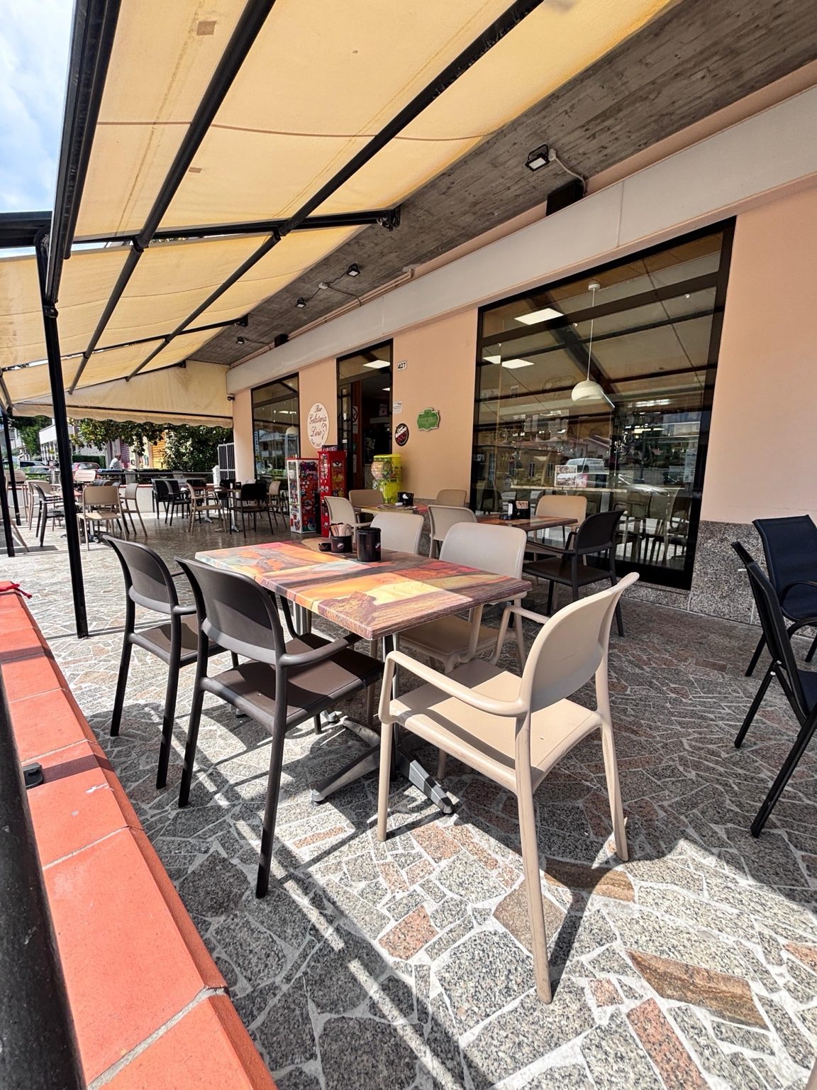 Area esterna della gelateria